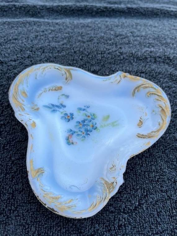 VINTAGE! Westmoreland Milk Glass Dish