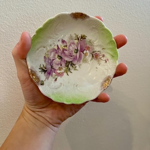 VINTAGE! Scalloped Edges Porcelain Floral Trinket/ Ring Dish