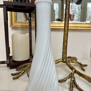 VINTAGE! Milk Glass Vase