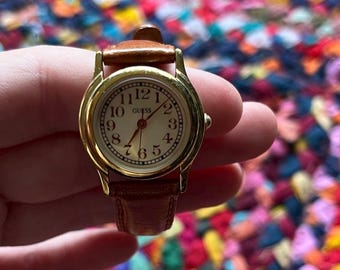 VINTAGE! GUESS Watch Vintage Round Gold Bezel Leather Band  display picture 2