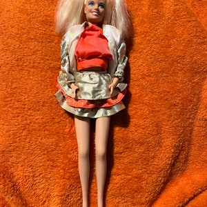 VINTAGE! 1997 Blonde Barbie Doll