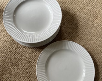 VINTAGE ! 9 assiettes plates Gibson en porcelaine blanche