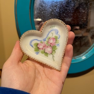 VINTAGE! Handpainted Milk Glass Minitature Heart Trinket Dish