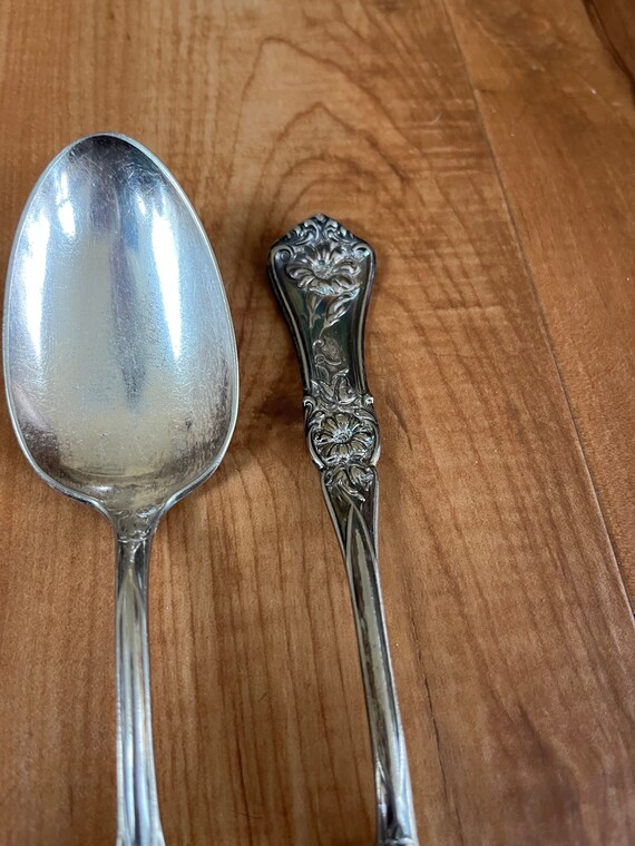 VINTAGE! WM Rogers Floral Spoons - Etsy