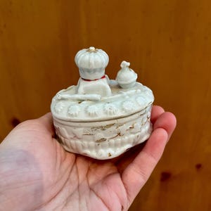 VINTAGE! Staffordshire Victorian Porcelain Dresser Trinket Box