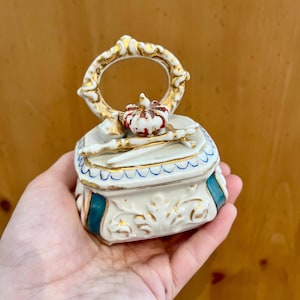 VINTAGE! Staffordshire Victorian Porcelain Dresser Trinket Box
