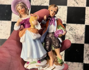 VINTAGE! Japanese Porcelain Colonial Man and Woman Figurine
