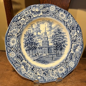 VINTAGE! Independence Hall Liberty Blue and White Collectors Plate