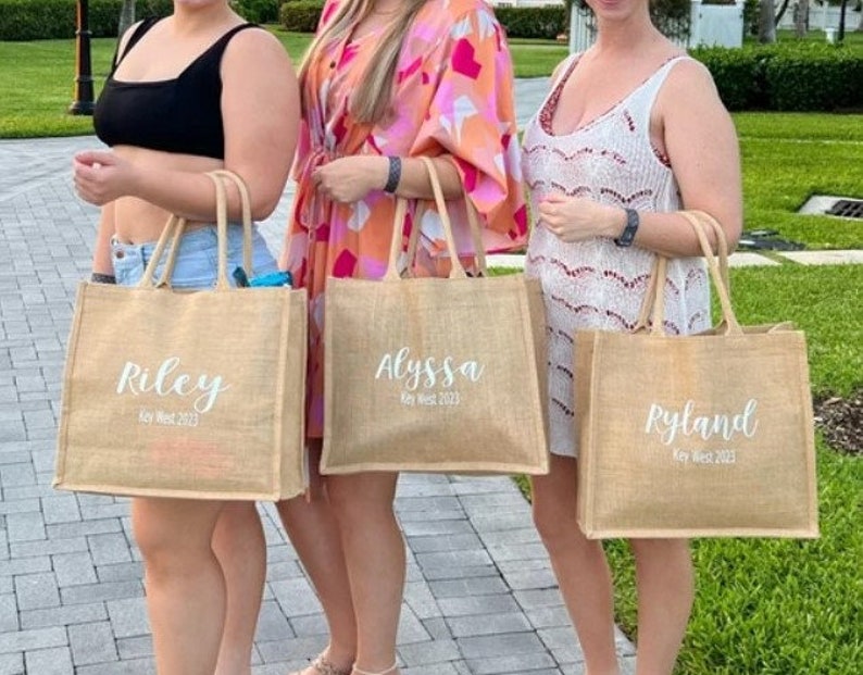 Burlap Tote Bag, Beach Bag, Girls Trip Gift, Bridesmaid Beach Bag, Beach Bag with Name, Birthday Party Bags, Tote Bags, Bachelorette Bags afbeelding 10