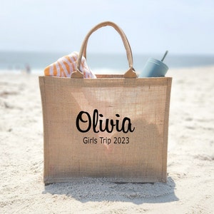 Burlap Tote Bag, Beach Bag, Girls Trip Gift, Bridesmaid Beach Bag, Beach Bag with Name, Birthday Party Bags, Tote Bags, Bachelorette Bags afbeelding 2