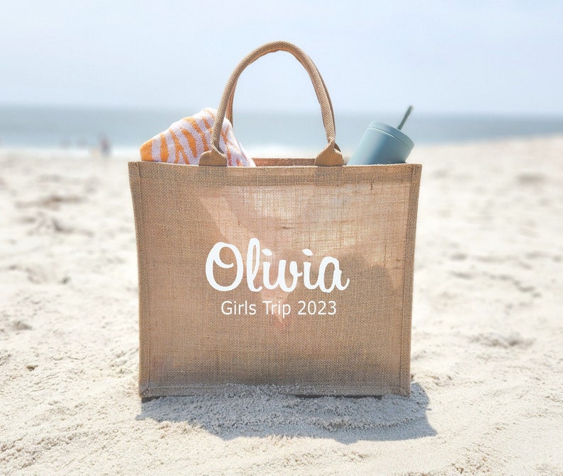 Burlap Tote Bag, Beach Bag, Girls Trip Gift, Bridesmaid Beach Bag, Beach Bag with Name, Birthday Party Bags, Tote Bags, Bachelorette Bags afbeelding 1