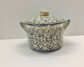 R.R.P. Co. USA Blue Spongeware 2 Quart Crock with Lid Roseville Ohio