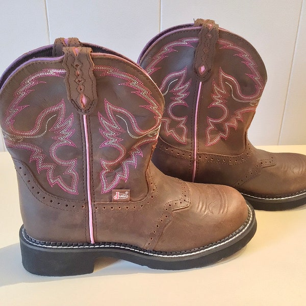 Size 8 B - Justin Gypsy Boots - Brown Leather - Pink Stitching