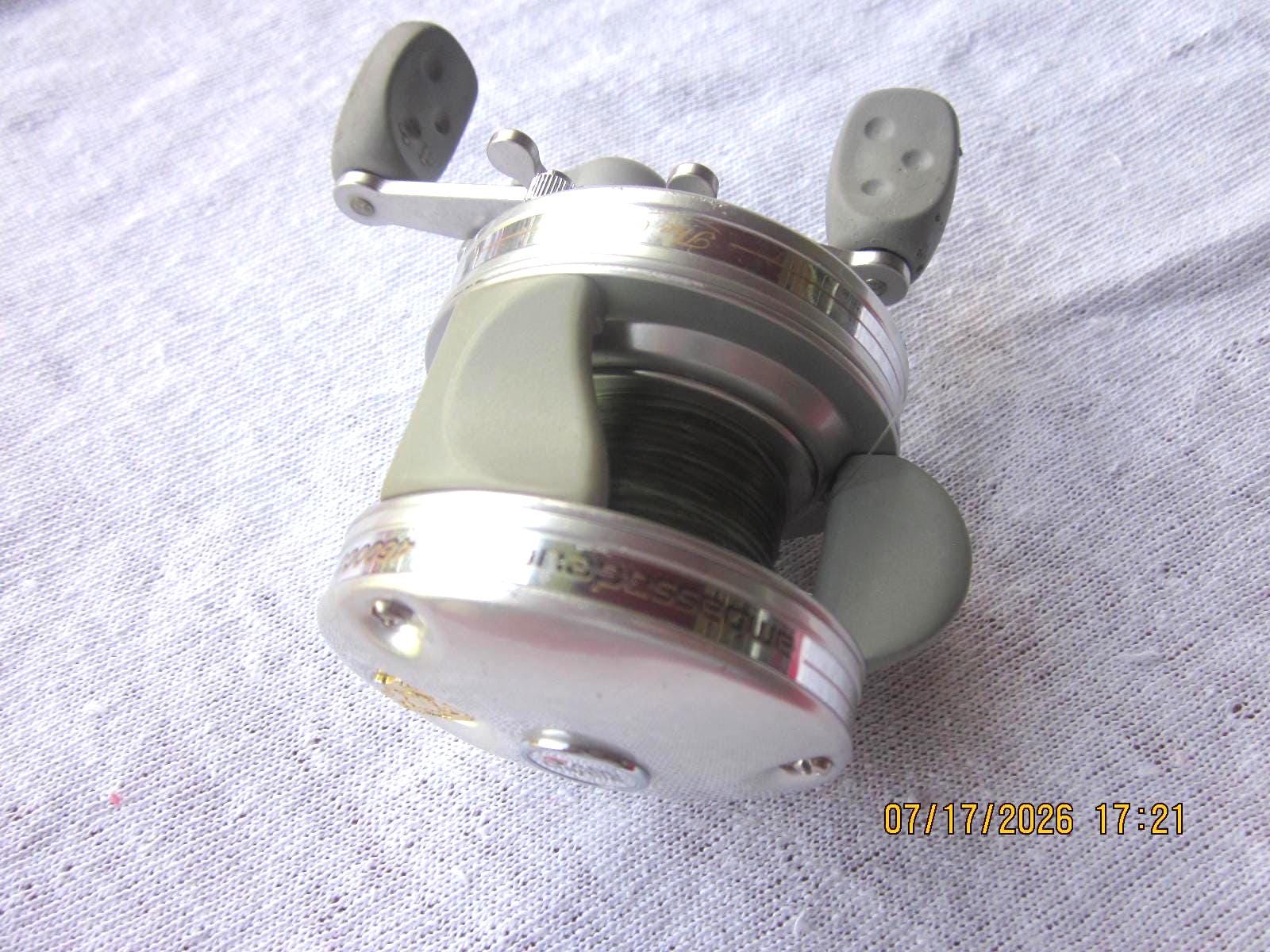 electronic fishing reels Beuiouer Baitcasting Reel LED Screen High Speed 7.2:1 10Kg Saltwater Waterproof Cast Drum Wheel Casting Easy to Use -Right, Black : Sports & Outdoors Brand:Yo-Zuri SuperBraid Blue Charger Daiwa Black Widow Carp Ocean Rock Fshing
