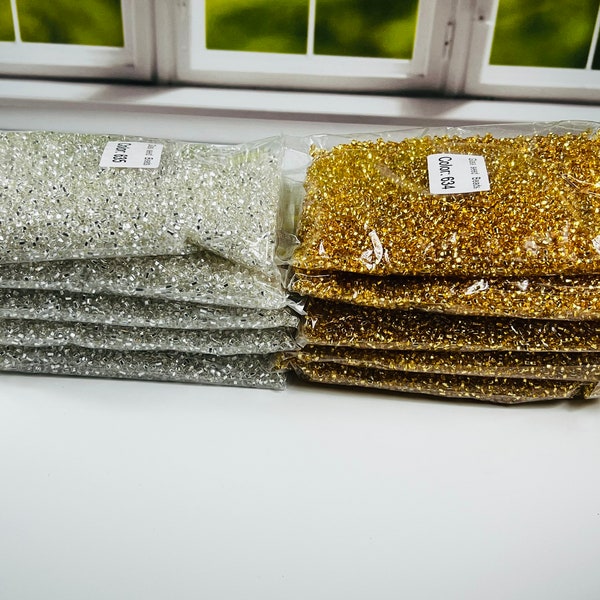 Size 6/0 and size 8/0 gold and silver bulk square hole glass seed beads 450 grams for jewelry and waist bead making