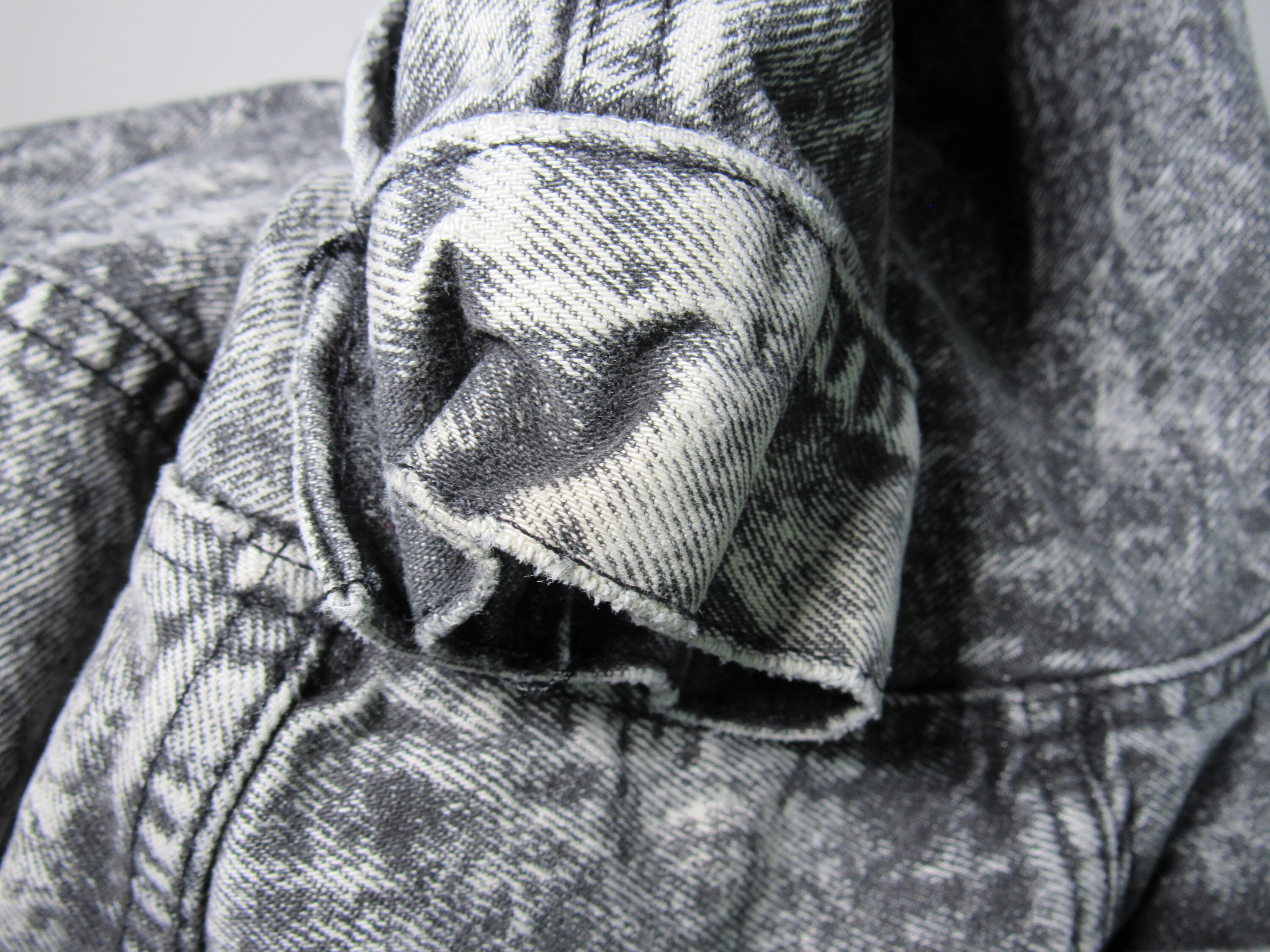 Vintage 80's / 90's Levis 57508-0256 Black / White Acid Wash Vintage 80's / 90's Levis 57508-0256 Black / White Acid Wash
