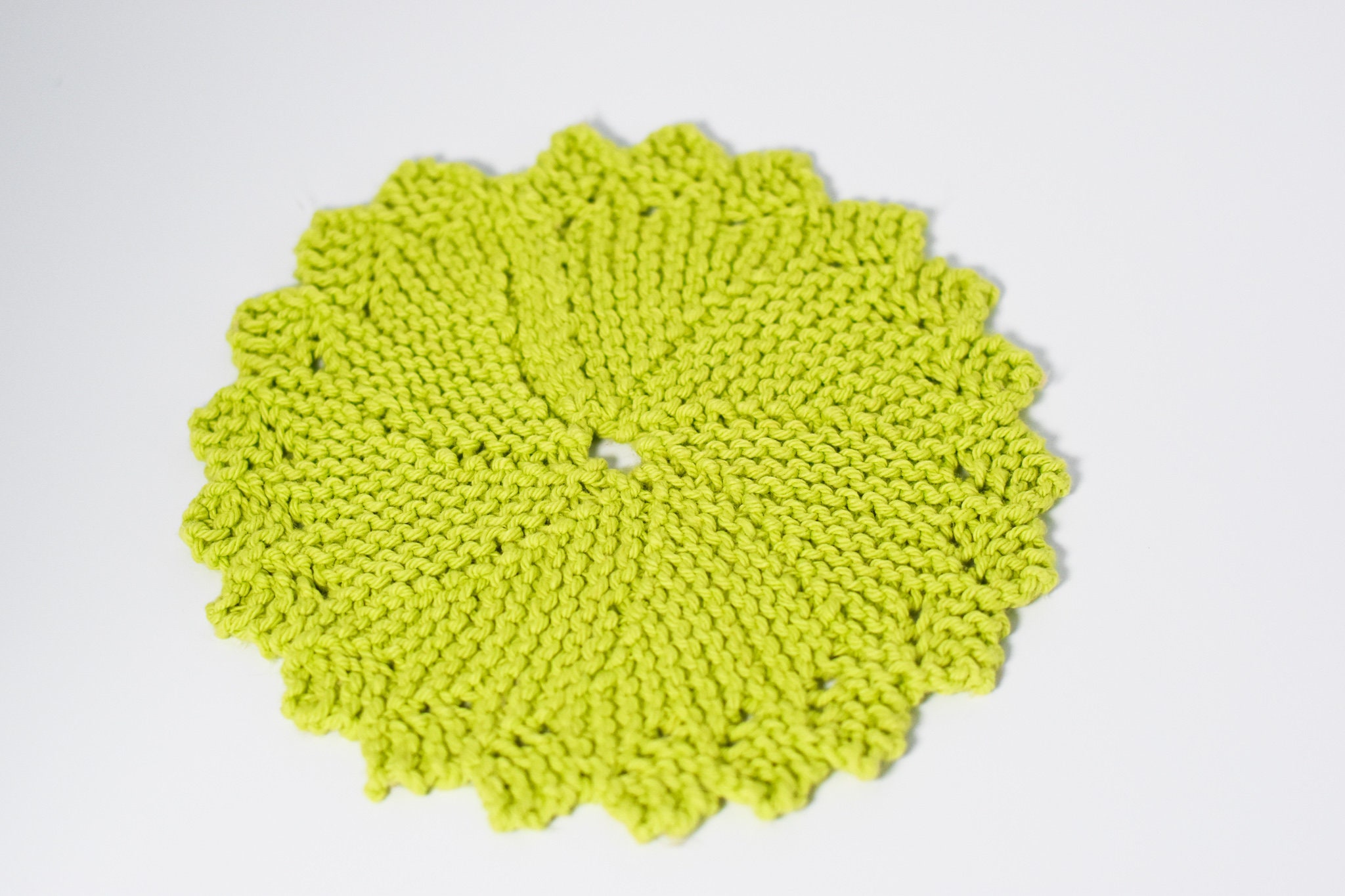 Knitted Round Starburst Kitchen Washcloth - Solo Stitching