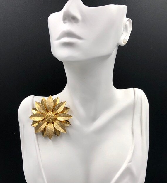 Gold Flower Brooch, Sarah Coventry Satin Petals, … - image 2