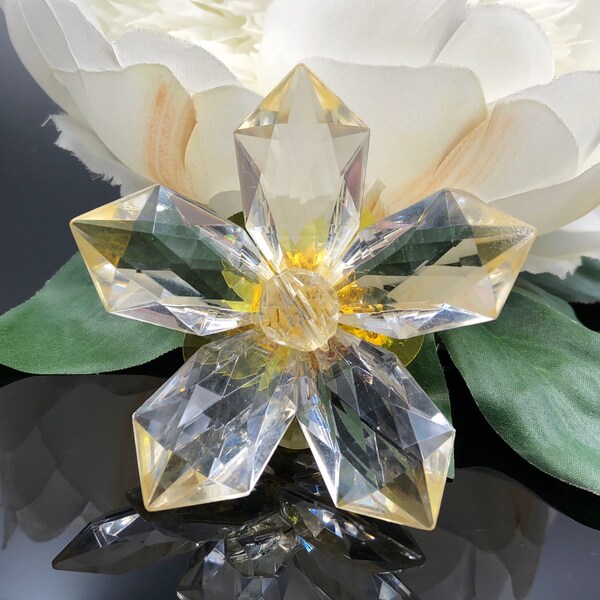 Yellow Lucite Brooch, Lucite Flower Pin, Starburst Brooch, Clear Yellow Lucite, Flower Power Pin, Gift for Her, Vintage Flower Pin