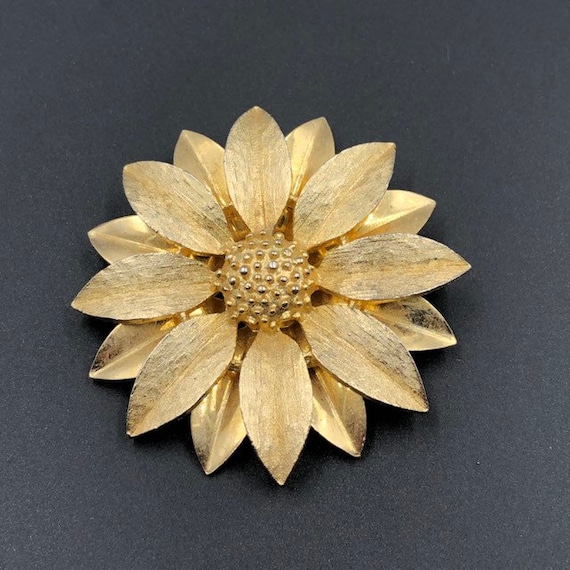 Gold Flower Brooch, Sarah Coventry Satin Petals, … - image 3