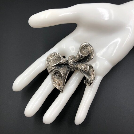 Victorian Bow Brooch, Embossed Silver Ribbon Bow Broo… - Gem