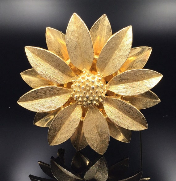 Gold Flower Brooch, Sarah Coventry Satin Petals, … - image 8