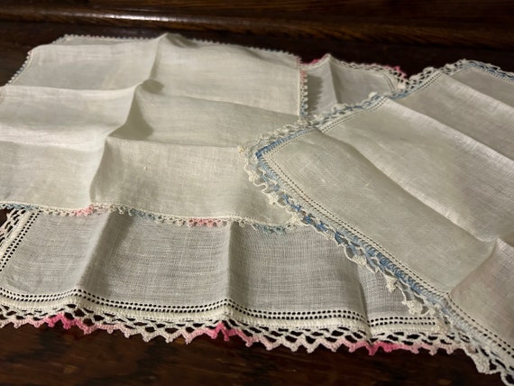 1950s Appliqued Table Linen & Crochet Handkerchiefs, Embroidered Vintage Linens View 3