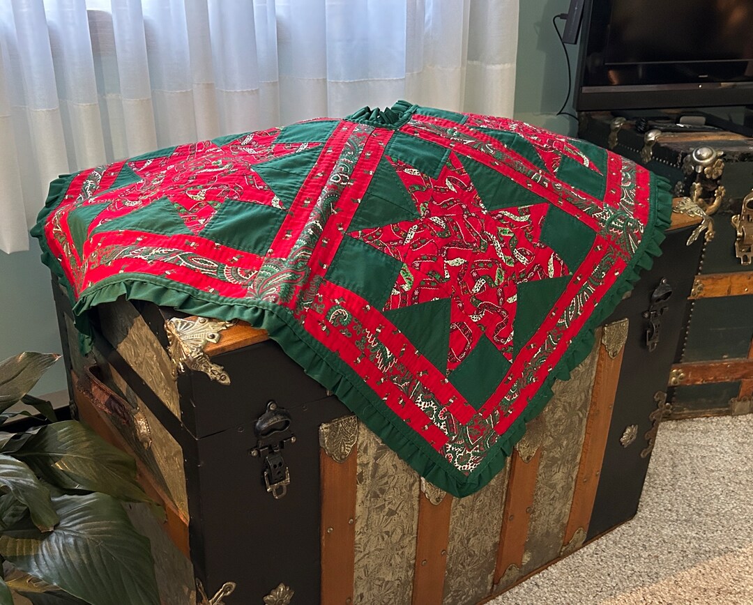 Vintage Quilted Christmas Tree Skirt, Handquilted Tree Skirt, Country