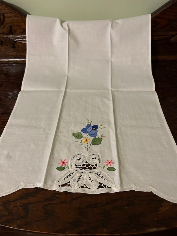 1950s Appliqued Table Linen & Crochet Handkerchiefs, Embroidered Vintage Linens View 6