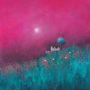 Céu mágico - rosa vibrante e azul-petróleo - cartão de arte de paisagem contemporânea - chalés, árvores e ovelhas sob o luar por Lisa House Artist