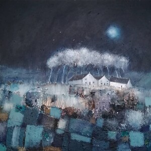 Luna invernale - Biglietto d'auguri artistico - Paesaggio invernale con cottage e alberi - Moonlight di Lisa House Artist