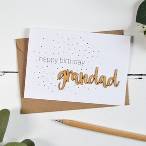 Cartão de Feliz Aniversário Vovô com Palavras de Madeira