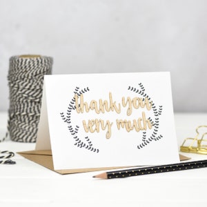 Tarjeta de palabras de madera "Muchas gracias"