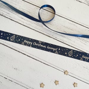 Personalizowana wstążka z nadrukiem choinkowym o szerokości 25 mm