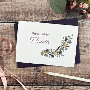 Cartão de feliz aniversário primo de madeira botânico