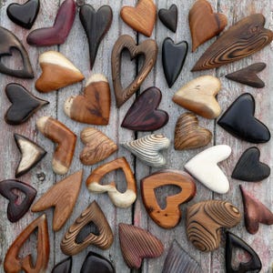 Tarjeta con foto de corazones de madera tallados / Tarjeta con corazón de madera de amor / Tarjeta de San Valentín con corazón / Heartycards / Tarjeta con foto de corazón / Tarjetas con foto de corazón únicas