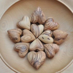 Foto di un cuore di legno unico / Carta di cuori di legno "Ti amo" / Biglietti d'arte a forma di cuore / Heartycards / Biglietto di compleanno a forma di cuore / Biglietti d'arte a forma di cuore