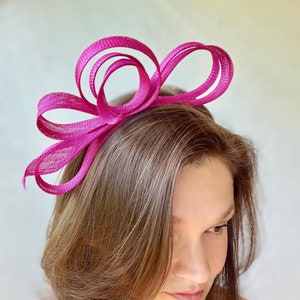 Dark pink fascinator headband in fuchsia pink for wedding guests races ladies day pink fascinator hot pink fascinator for wedding guests uk