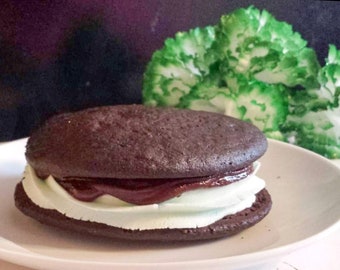 Chocolate Mint Whoopie Pies