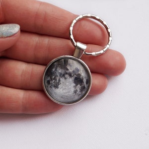 Full Moon Key Chain, Planet Keychain, Galaxy Space Key-chain, Space jewelry, Grey Moon Keychain for Men, Gift for Husband, Gift for Father image 2