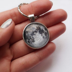 Full Moon Key Chain, Planet Keychain, Galaxy Space Key-chain, Space jewelry, Grey Moon Keychain for Men, Gift for Husband, Gift for Father image 5