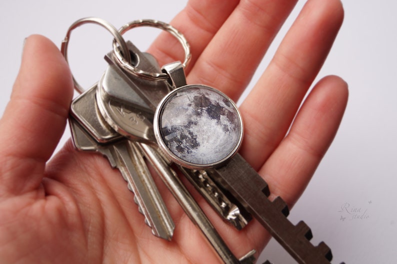 Full Moon Key Chain, Planet Keychain, Galaxy Space Key-chain, Space jewelry, Grey Moon Keychain for Men, Gift for Husband, Gift for Father image 3