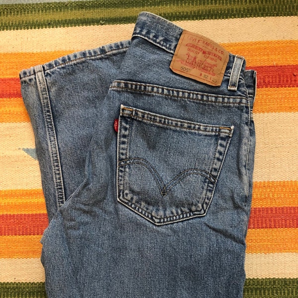 Vintage Levis 505 Highwaisted Faded Distressed Stonewashed Jeans zipper fly closure 31 X 27