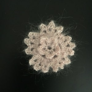 Aplique de flor de crochê em rosa, enfeite de flor mohair feito à mão, flor de scrapbook, aplique de roupas, aplique de flor de duas camadas