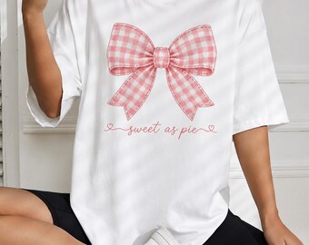 Koszulka z kokardą Sweet As Pie, koszulka z kokardą w różową kratkę, estetyczna koszulka Coquette, śliczna koszulka z grafiką w stylu preppy, dziewczęcy prezent dla kobiet