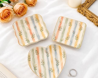 Ceramiczna miseczka na pierścionki z motywem kwiatowym w pastelowym kolorze, tacka na biżuterię z motywem botanicznym w akwareli