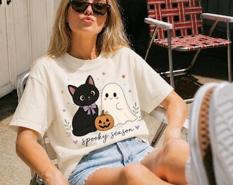 Słodka koszulka z czarnym kotem i duchem, koszulka na Halloween z okazji strasznego sezonu, koszulka z grafiką dyniowego kota, jesienna koszulka kawaii dla kobiet, prezent na Halloween