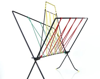 Magazine rack in asymmetrical scoubidou from the 50s - Vintage design