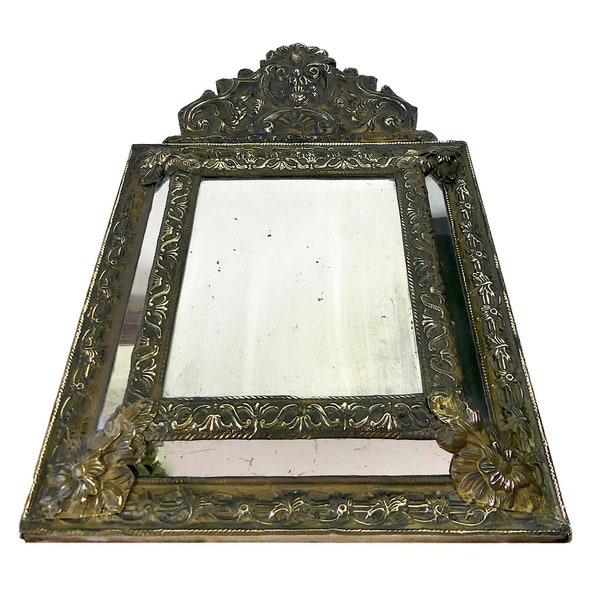 Old glazing bead mirror with pediment and floral frame in embossed brass - Antique decoration - 19th century