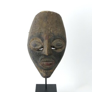 Masque de protection Kalimantan sur base noire - Bornéo - Collection ethnique